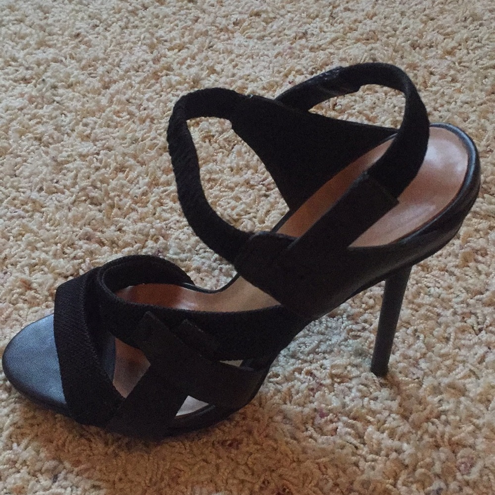 Good condition L.A.M.B sandals